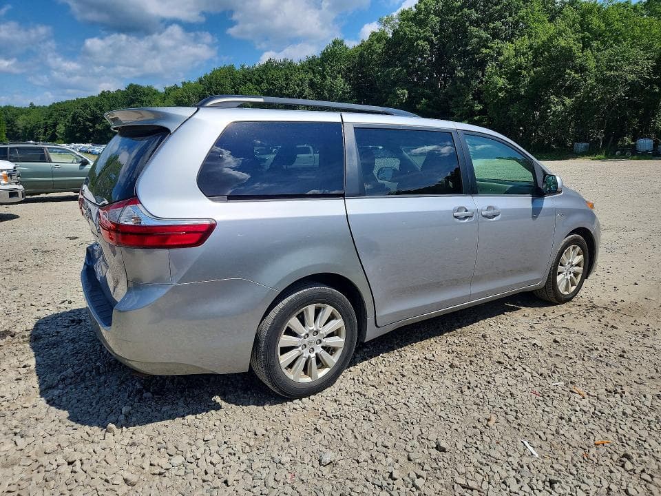 2017 TOYOTA SIENNA LE 3