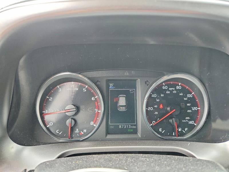 2017 TOYOTA RAV4 SE 9