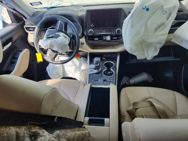 2024 TOYOTA HIGHLANDER XLE 8