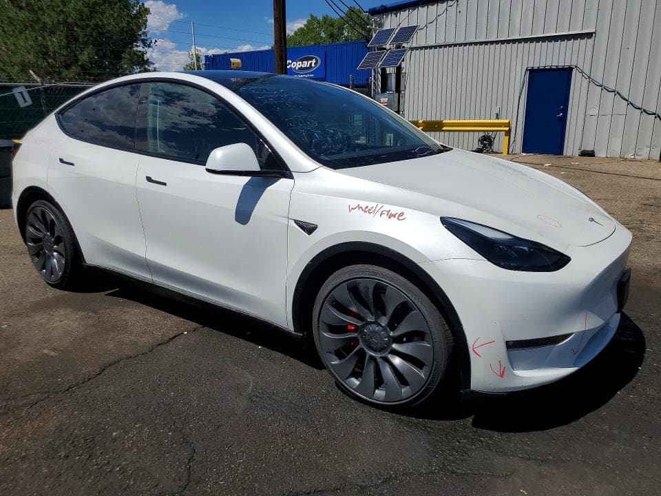 2025 TESLA MODEL Y 4