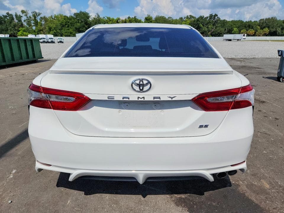 2018 TOYOTA CAMRY SE 6