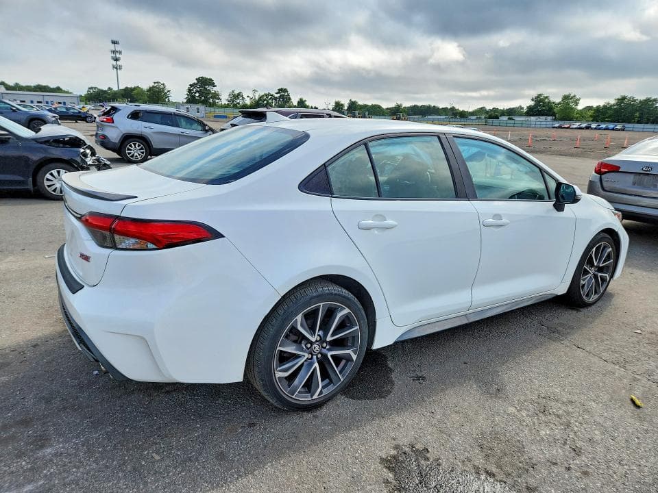 2020 TOYOTA COROLLA XSE 3