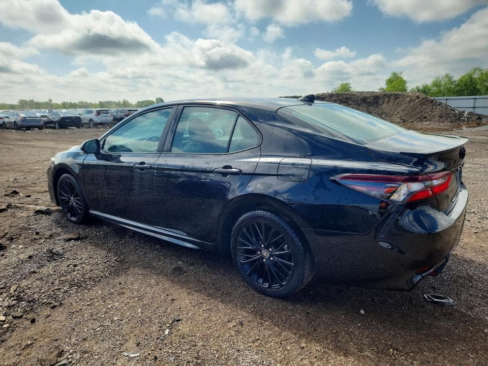 2022 TOYOTA CAMRY SE NIGHTSHADE 2