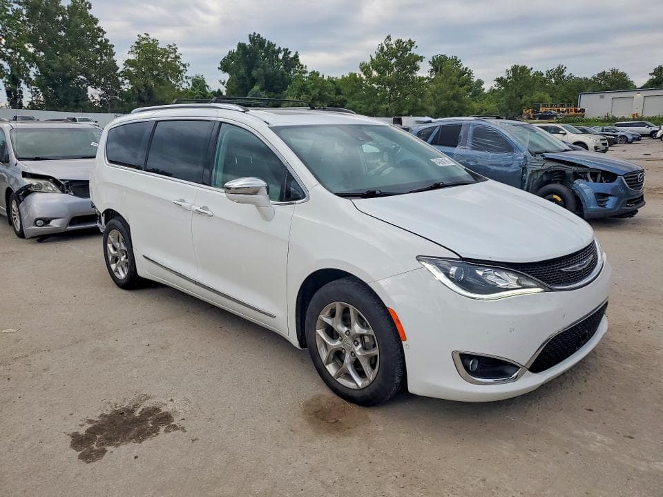 2017 CHRYSLER PACIFICA LIMITED 4