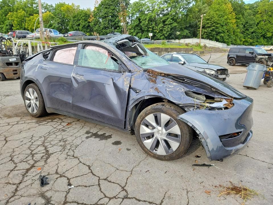 2023 TESLA MODEL Y 4