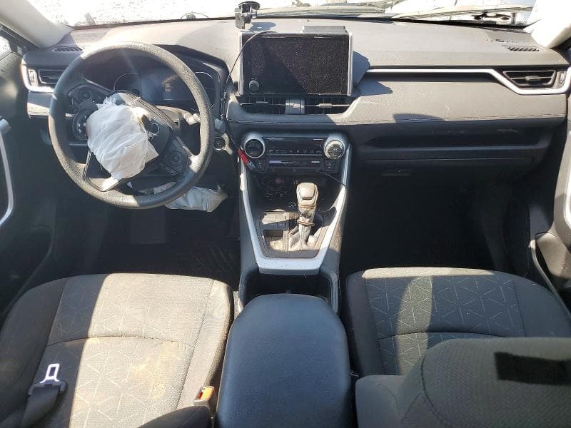 2023 TOYOTA RAV4 XLE 8