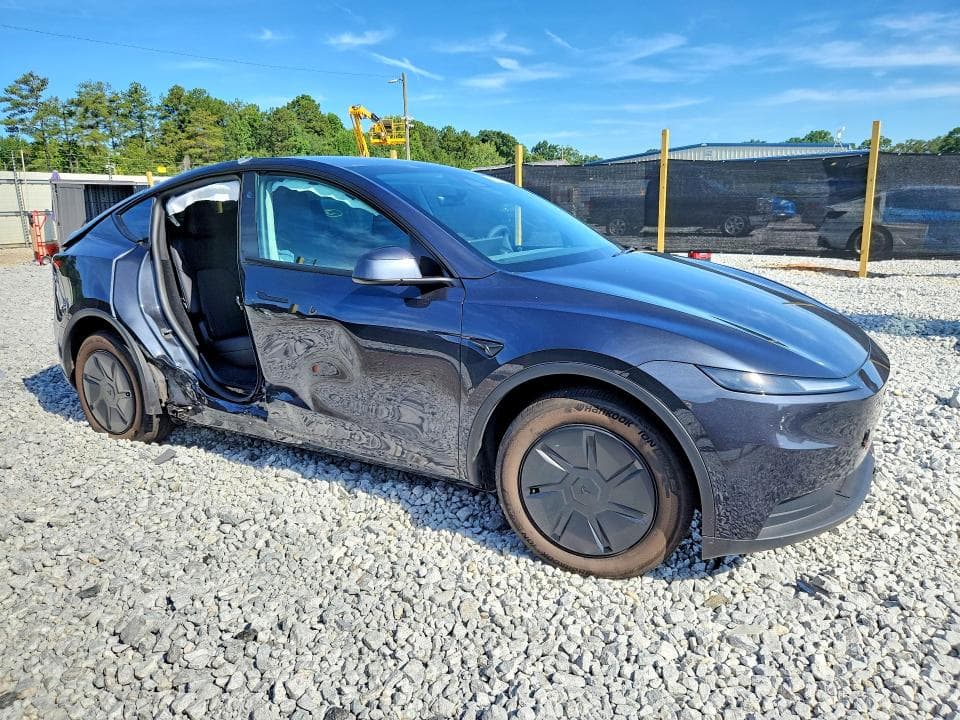 2026 TESLA MODEL Y 4