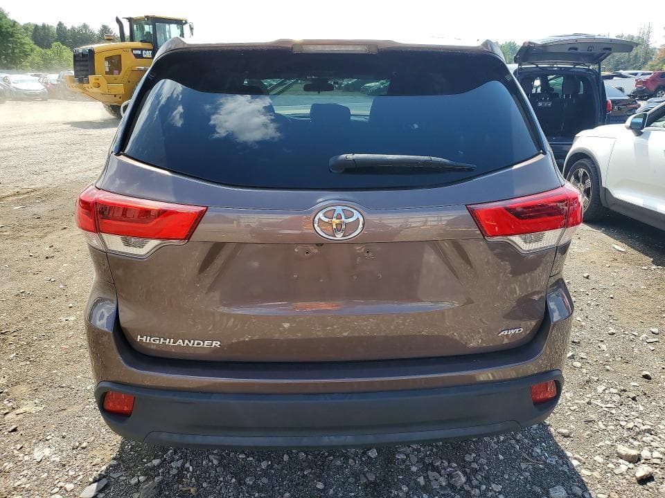 2018 TOYOTA HIGHLANDER LE 6