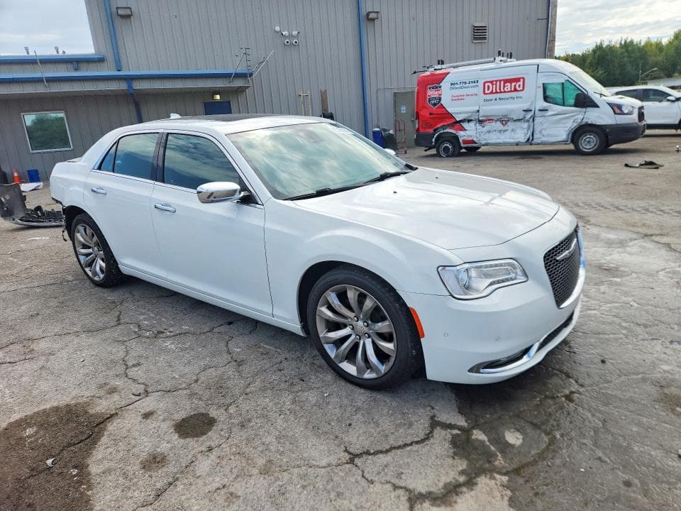 2019 CHRYSLER 300 LIMITED 4