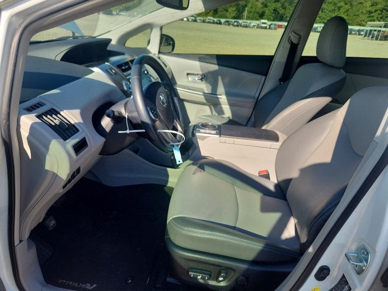 2017 TOYOTA PRIUS V FOUR 7