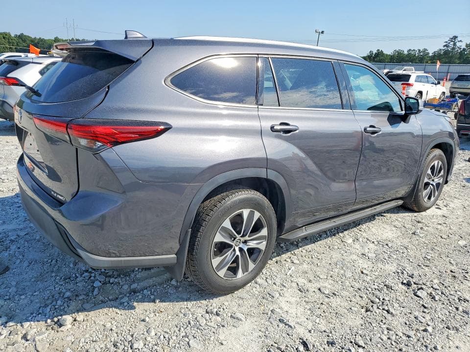 2021 TOYOTA HIGHLANDER XLE 3