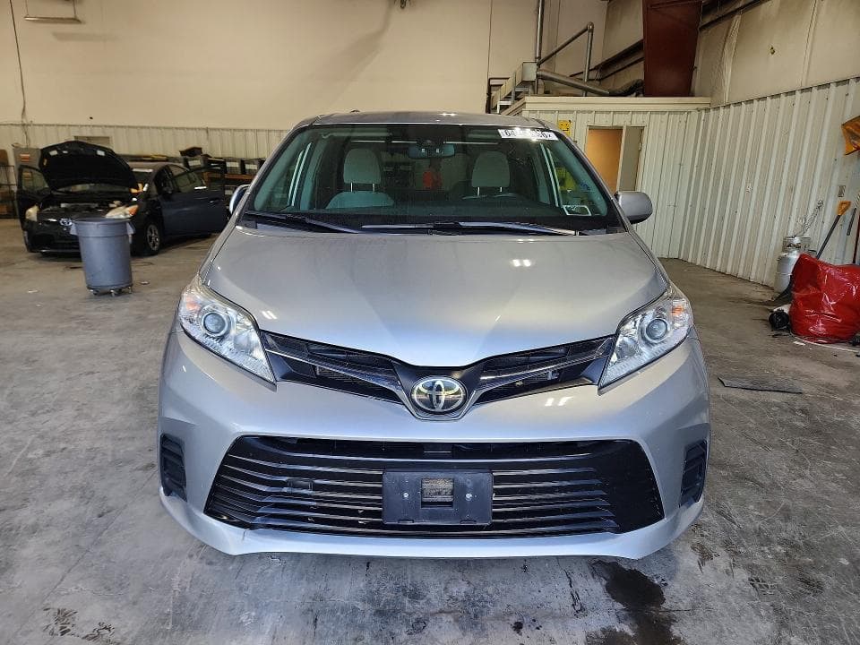 2020 TOYOTA SIENNA LE 5