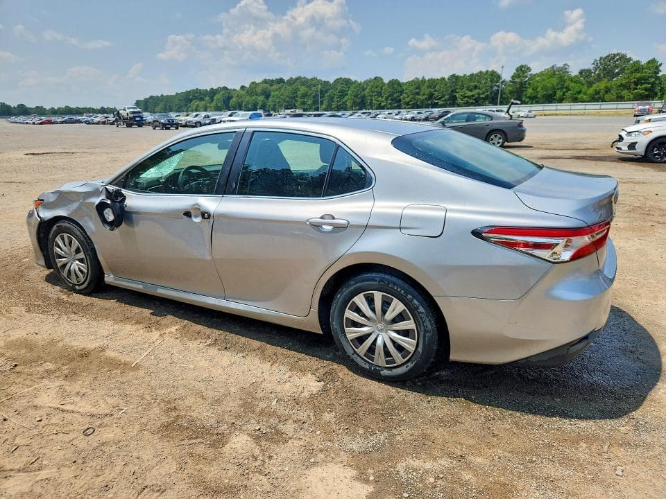 2018 TOYOTA CAMRY LE 2