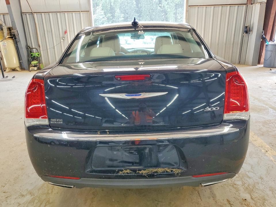 2019 CHRYSLER 300 LIMITED 6