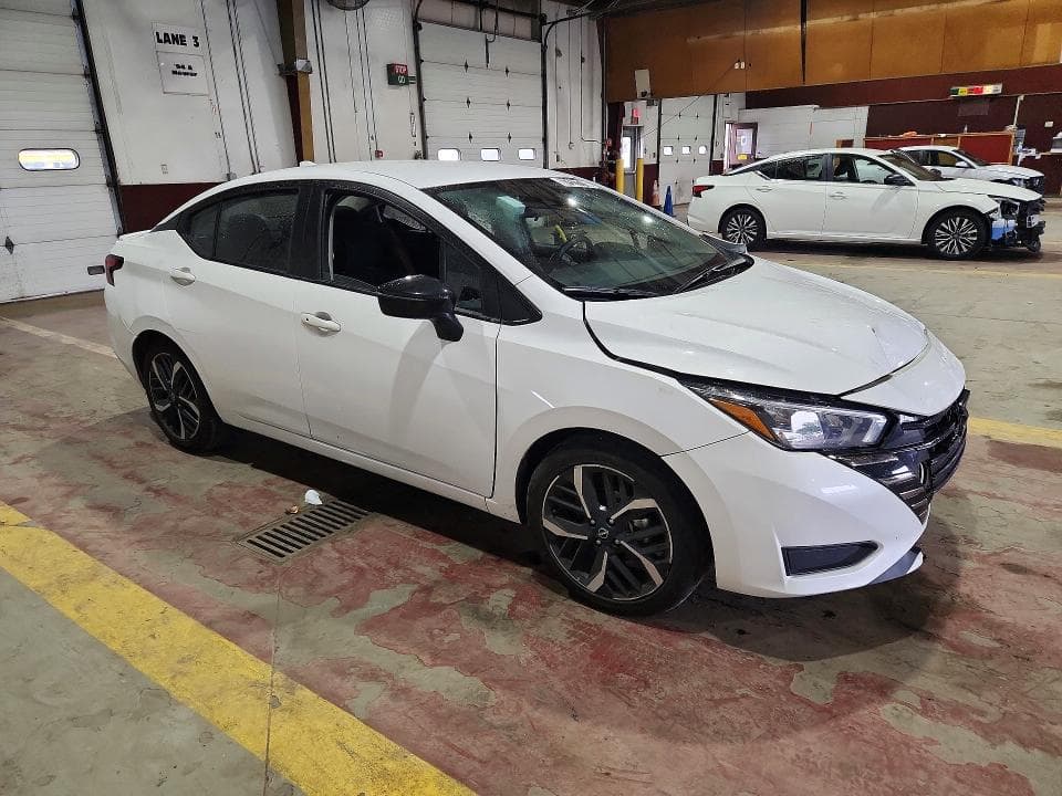 2025 NISSAN VERSA SR 4