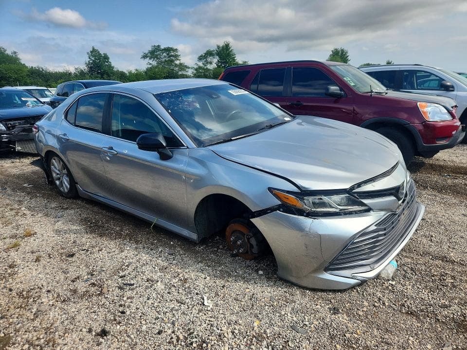 2018 TOYOTA CAMRY LE 4