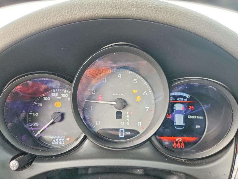 2024 PORSCHE MACAN S 9