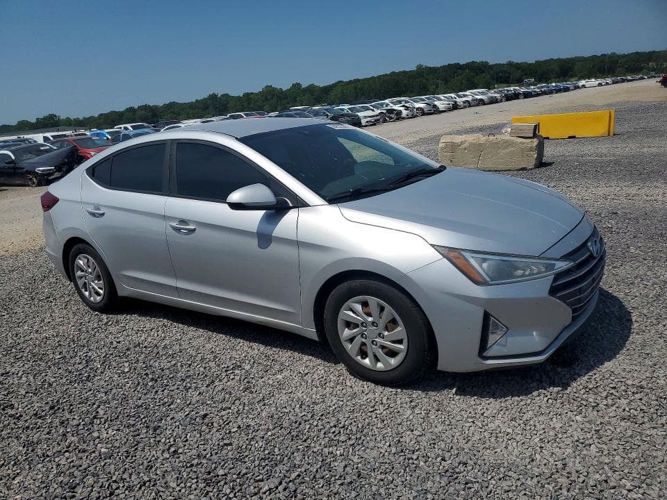 2019 HYUNDAI ELANTRA SE 4