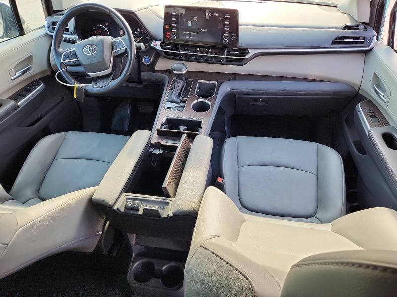 2024 TOYOTA SIENNA XLE 8
