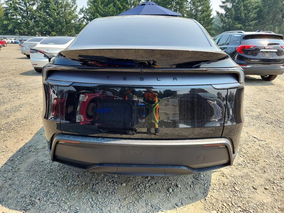 2026 TESLA MODEL Y 6