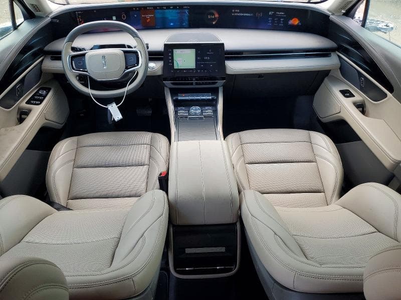 2025 LINCOLN NAUTILUS PREMIERE 8
