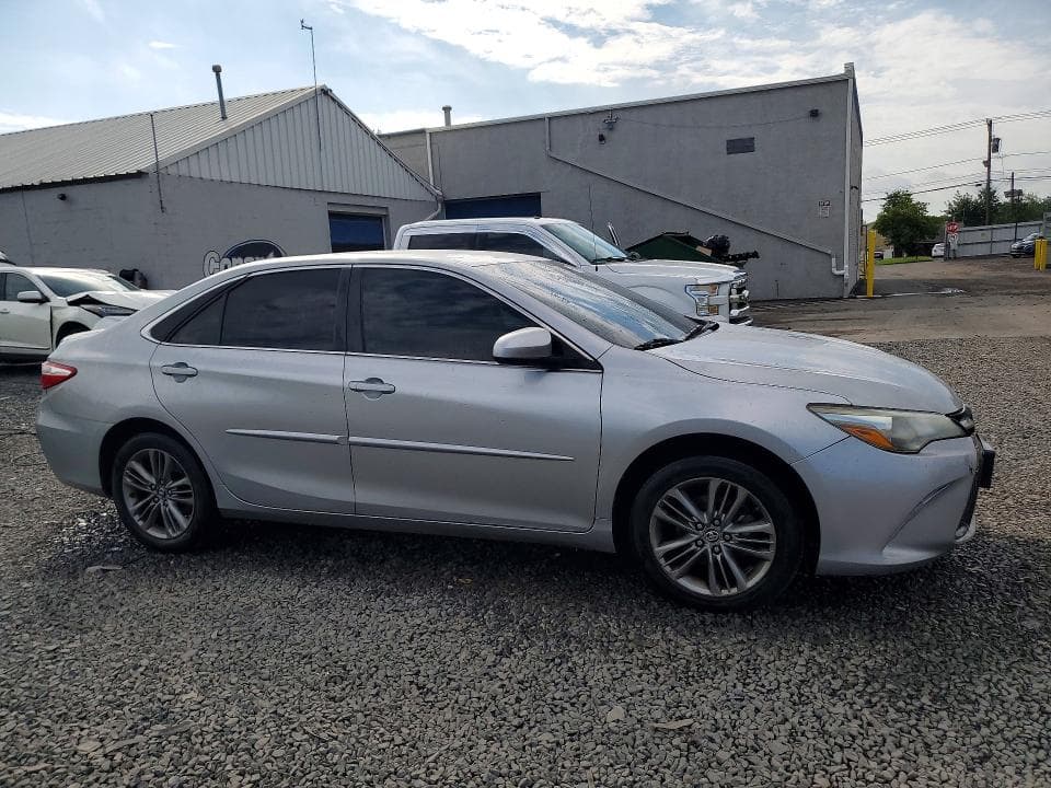 2017 TOYOTA CAMRY SE 4