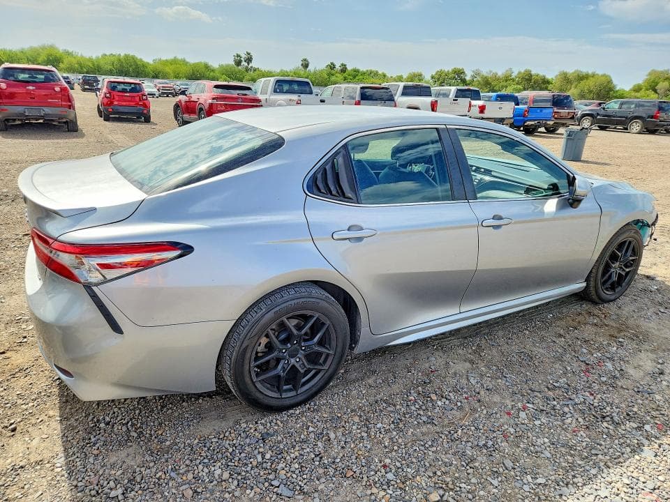 2018 TOYOTA CAMRY SE 3