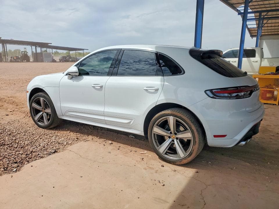 2023 PORSCHE MACAN BASE 2