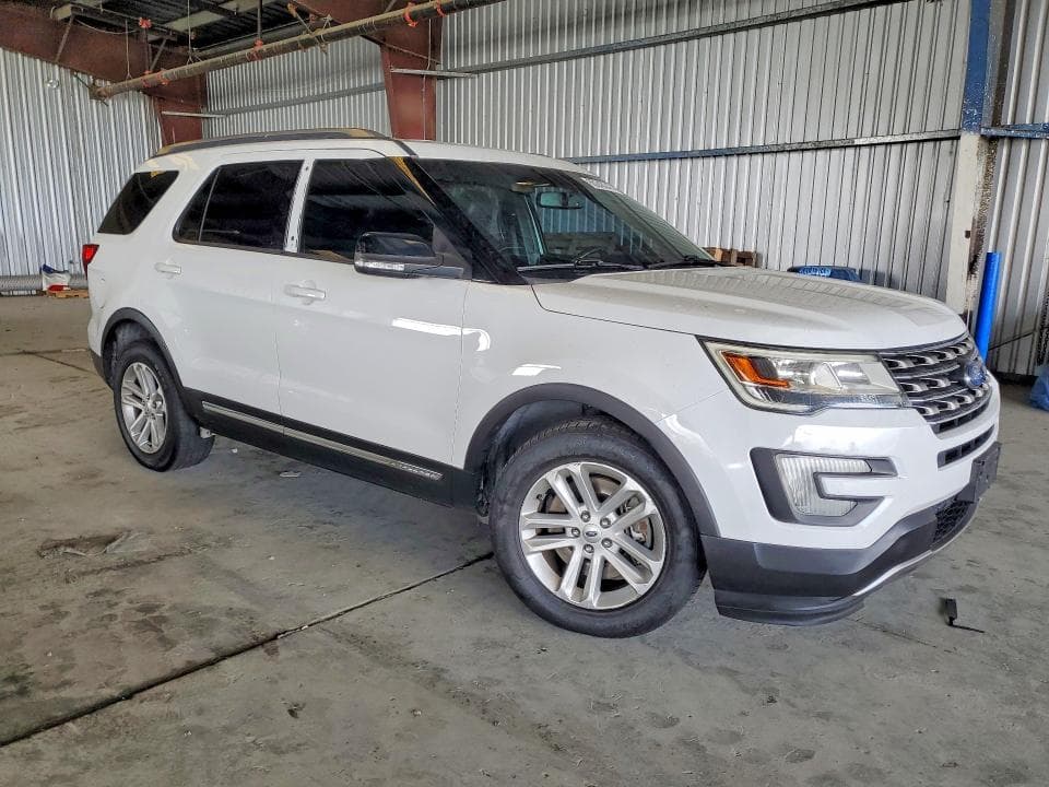 2017 FORD EXPLORER XLT 4