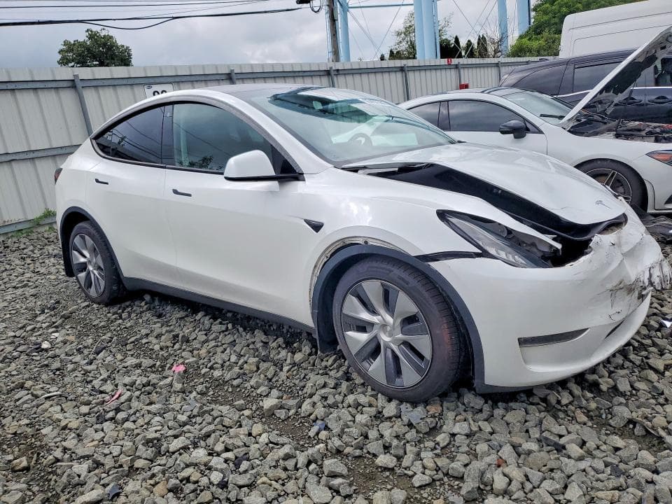 2023 TESLA MODEL Y 4