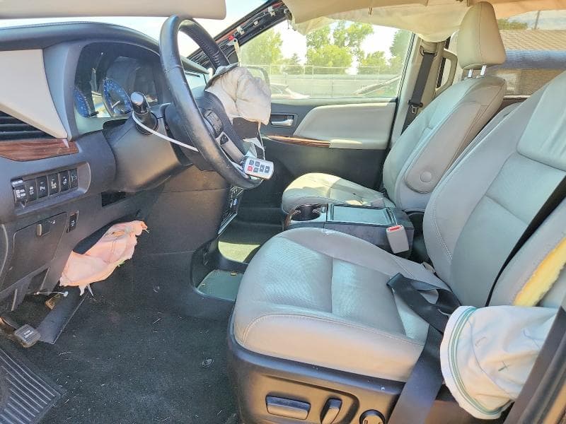 2017 TOYOTA SIENNA BASE 7