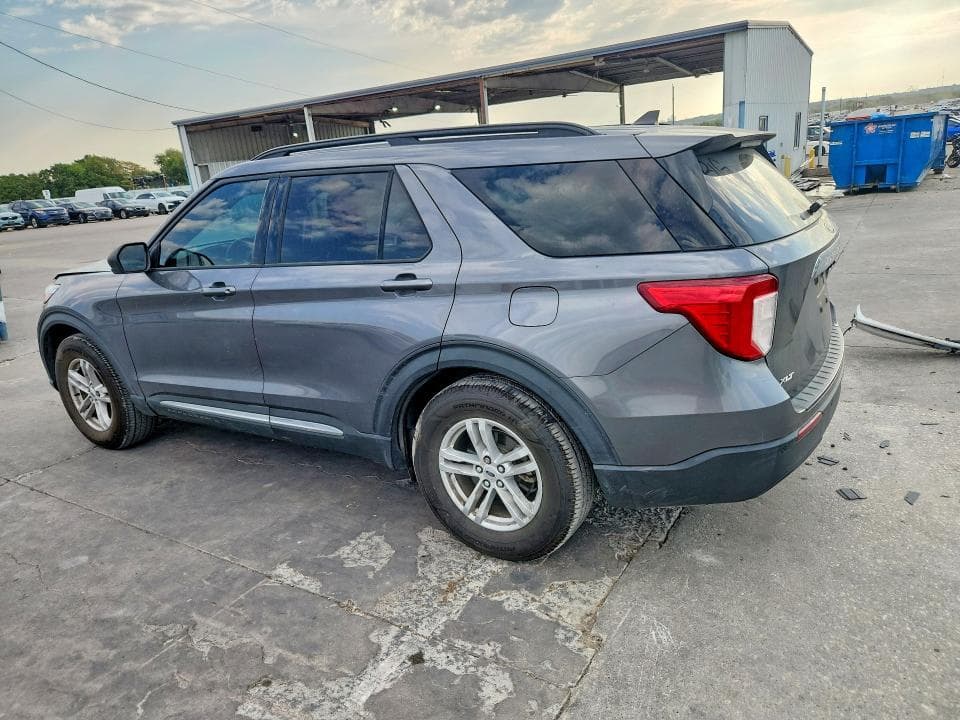 2022 FORD EXPLORER XLT 2