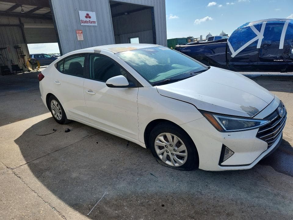 2020 HYUNDAI ELANTRA SE 4