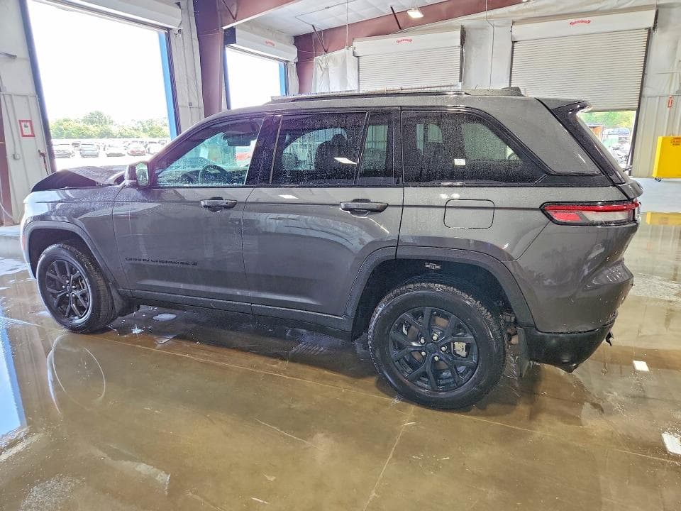 2025 JEEP GRAND CHEROKEE LAREDO 2