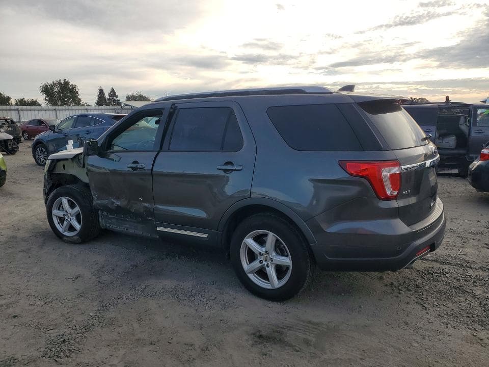 2018 FORD EXPLORER XLT 2