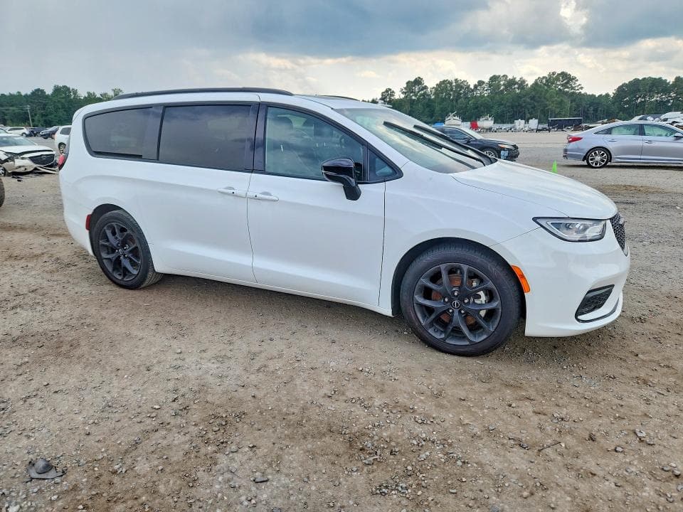 2025 CHRYSLER PACIFICA LIMITED 4