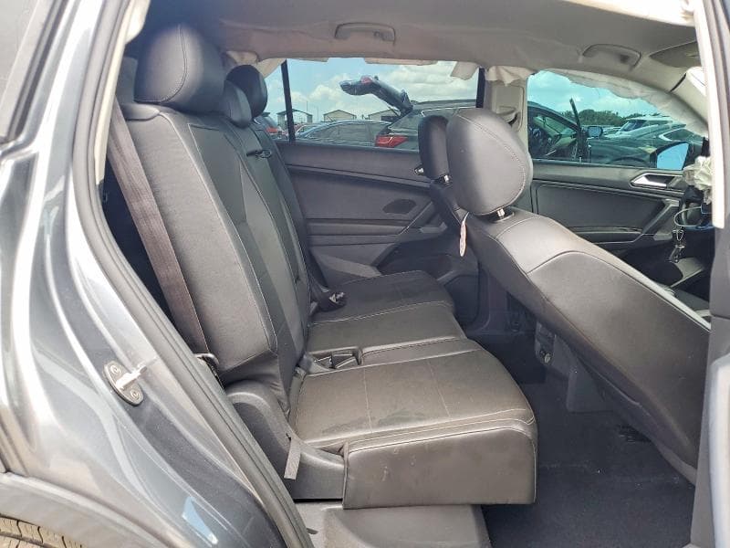 2018 VOLKSWAGEN TIGUAN SE 10