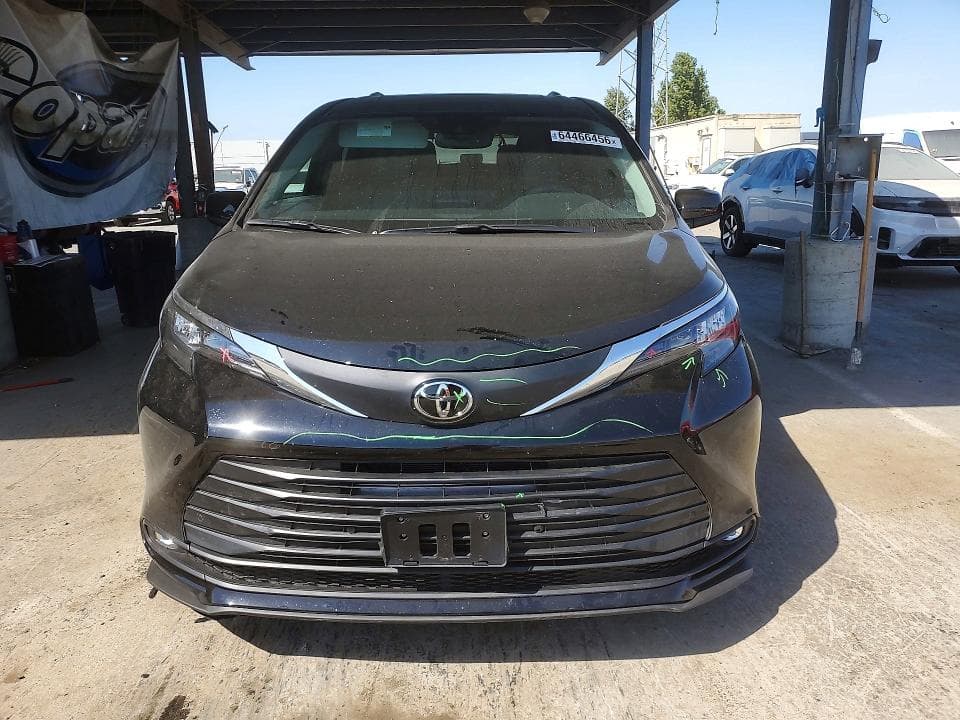 2026 TOYOTA SIENNA XLE 8-PASSENGER 5