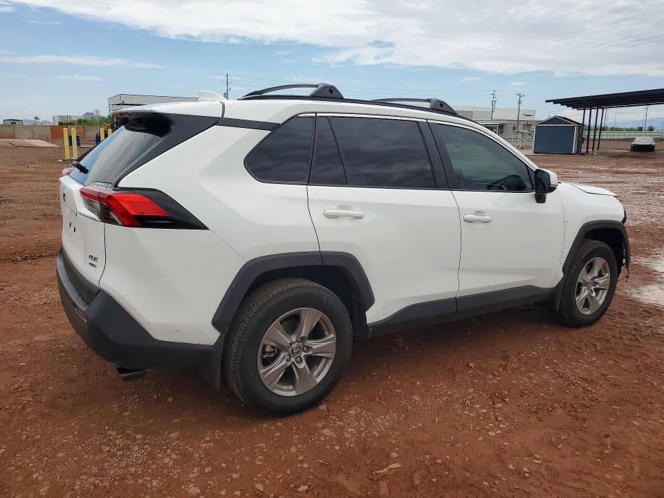 2025 TOYOTA RAV4 XLE 3
