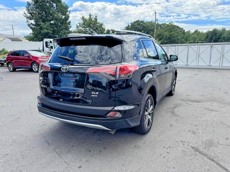 2018 TOYOTA RAV4 XLE 3