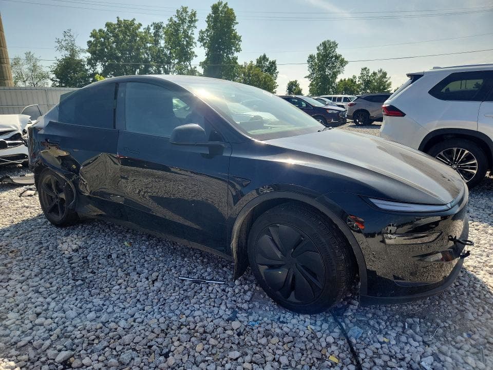 2026 TESLA MODEL Y 4