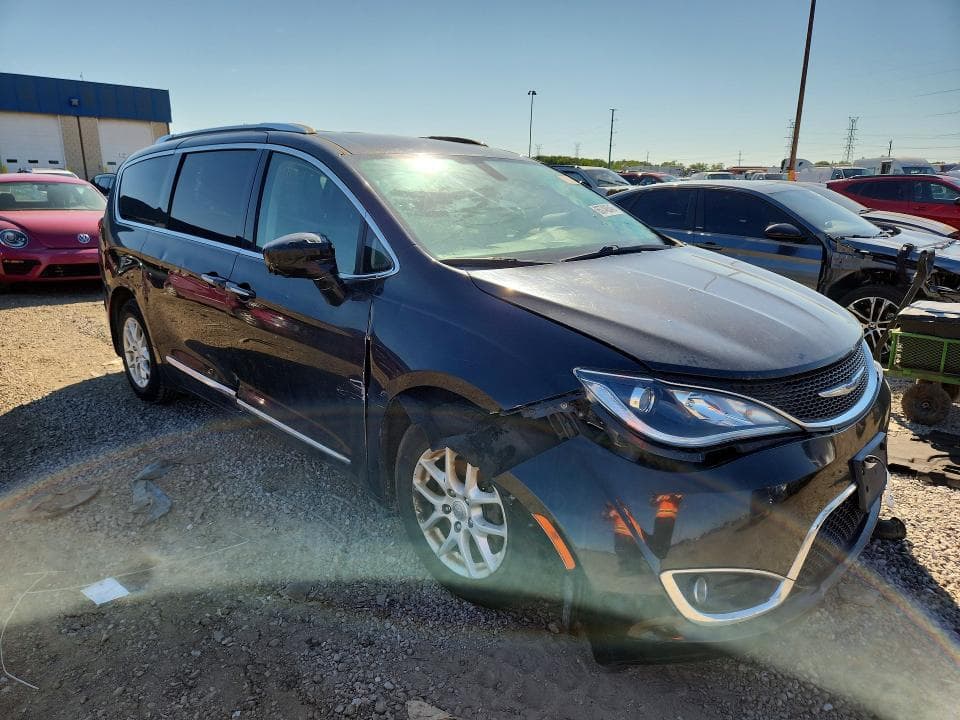2020 CHRYSLER PACIFICA TOURING L 4