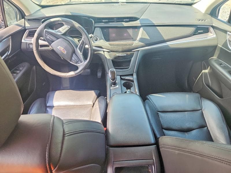 2017 CADILLAC XT5 8