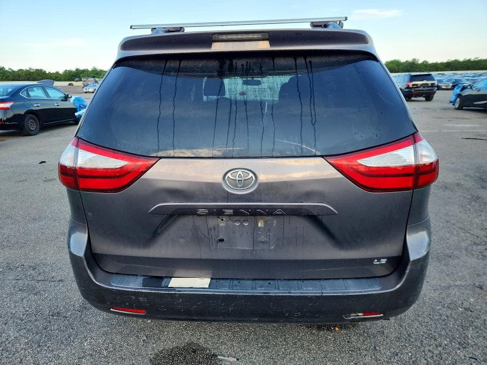 2017 TOYOTA SIENNA LE 6