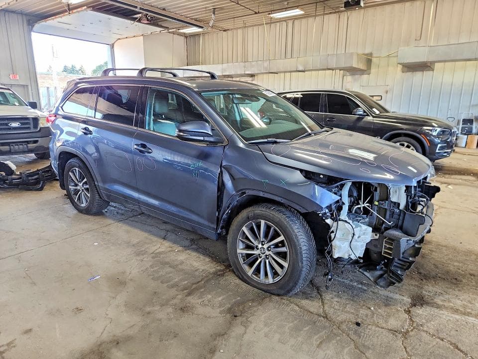 2018 TOYOTA HIGHLANDER XLE 4