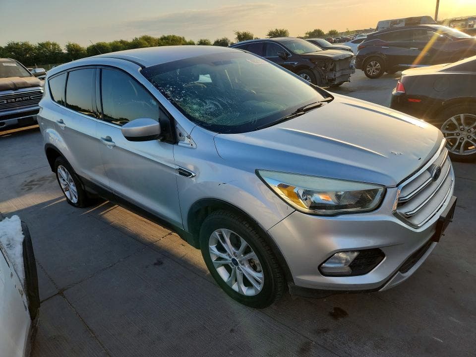 2017 FORD ESCAPE SE 4