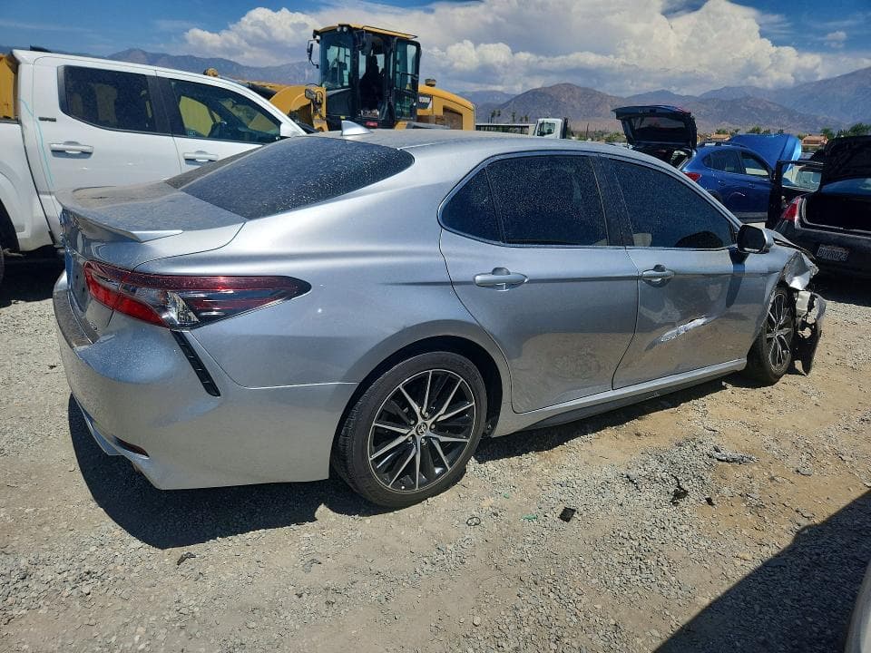 2021 TOYOTA CAMRY SE 3