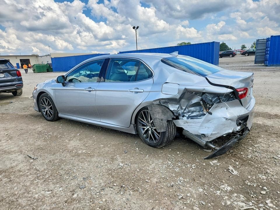 2023 TOYOTA CAMRY XLE 2