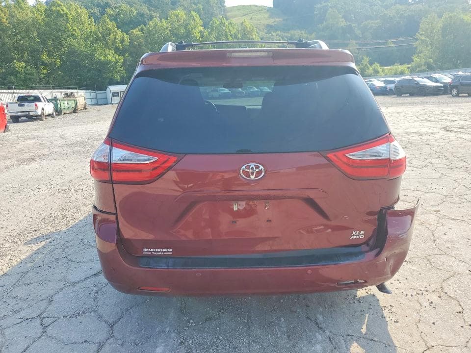 2017 TOYOTA SIENNA XLE 7-PASSENGER 6