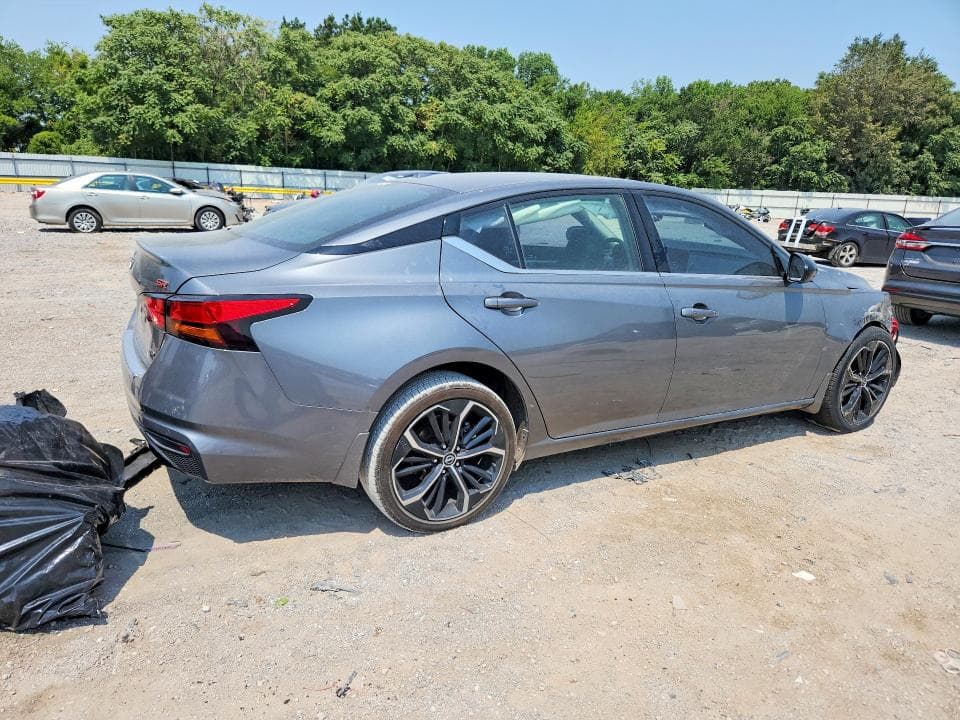 2023 NISSAN ALTIMA SR 3
